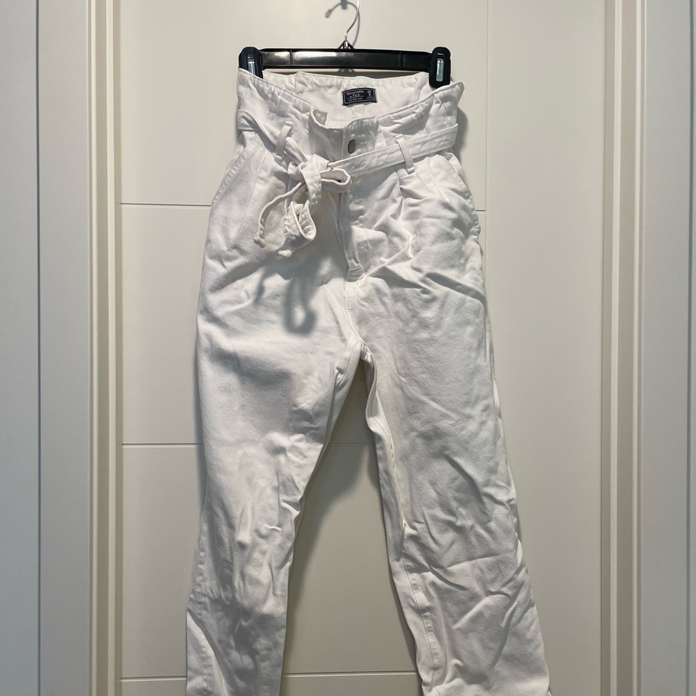 Abercrombie and Fitch white Mom jeans with belt
